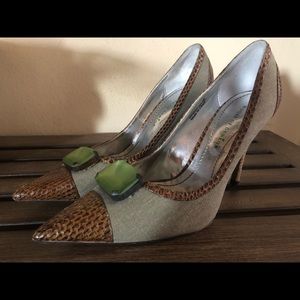 House of Dereon Green and Brown Pointy Heels